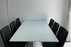 For Sale: modern 7 pieces dining suit