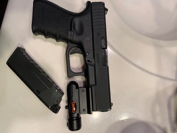 Selling: Airsoft glock 19 gas blowback 