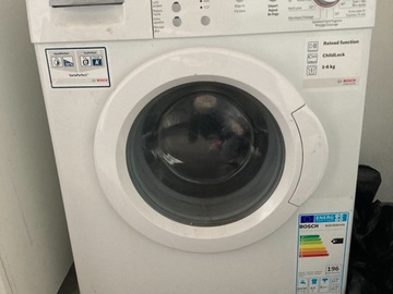À vendre: Machine à laver à réparer 
