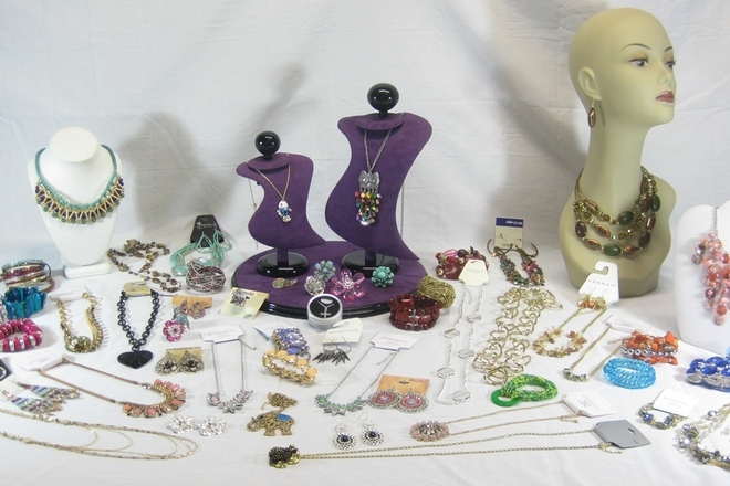 Huge Value 200 Piece Assorted Brand New Jewelry Lot