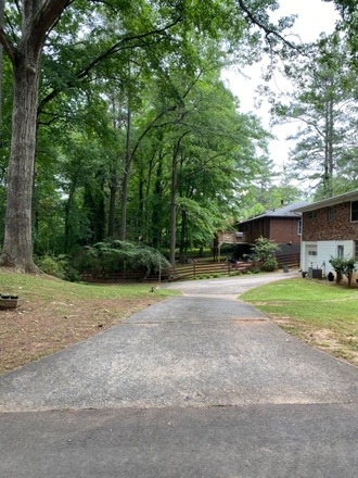 East Point GA, Parking For Large Or Small Vehicles Near TP Studio