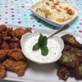 Partage: Chickpea/ courgettes fritters, minted yogurt and yummy salad