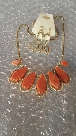 30 High End Boutique Statement Necklaces