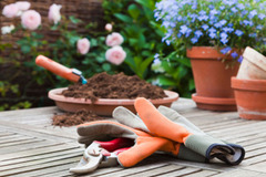 PETITES ANNONCES: cherche jardin pour jardinage