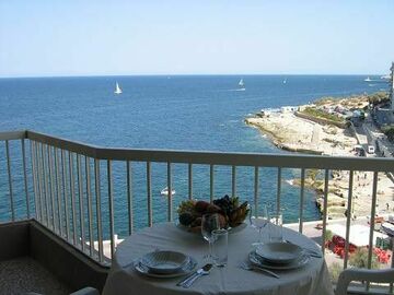Rooms for rent: Sliema sea front, 1 bedroom appartment