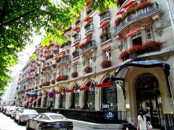 Suites For Rent: Royal Suite  |  Hôtel Plaza Athénée  |  Paris