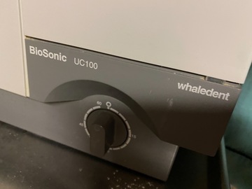 Gebruikte apparatuur: Ultrasonic Cleanser Whaledent BIOSONIC UC100