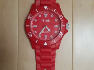 À donner: Horloge modèle Swatch rouge