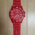 À donner: Horloge modèle Swatch rouge