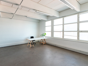 Renting out: Vallilan valoisissa kattomaisemissa hieno työtila