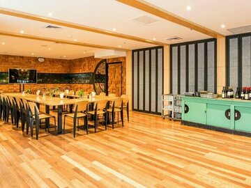 Book a meeting | $: Private dining & presentations in the CBD with WiFi & screen