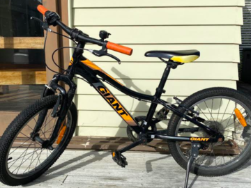 Selling with online payment: Giant XTC Kids 20" Bike