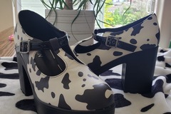 Selling with online payment: Cow print platform pumps 10