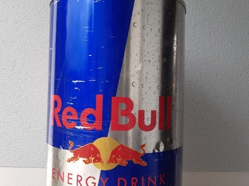 Vermieten mit Online-Zahlungen: Red Bull Kühlschrank mit Rollen 