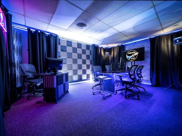 Rent Podcast Studio: To The Moon Creative Podcast Studio