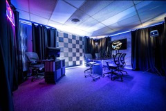 Rent Podcast Studio: To The Moon Creative Podcast Studio