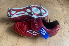 FREE: Size 6.5 - Umbro Football Boots