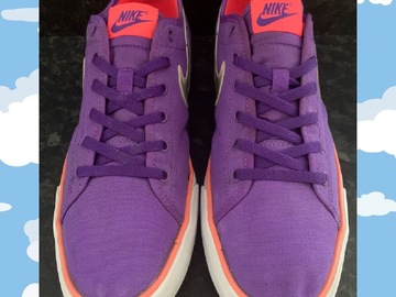 FREE: Nike court trainers size 7