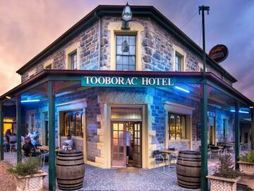 Book a table: Tooborac Hotel & Brewery
