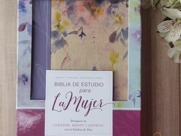 Productos: Biblia de Estudio para la Mujer NVI Leathersoft Tela-Lila