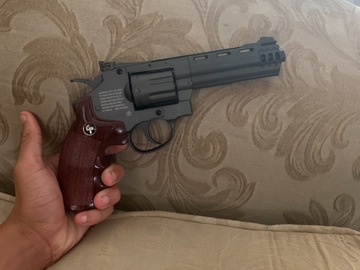 Selling: Game face airsoft revolver