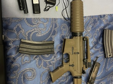 Selling: Tan Elite Force M4 Carbine Electric 