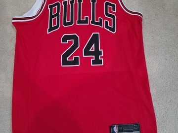 Selling A Singular Item: Nike Aerosweat Chicago Bulls #24