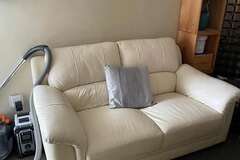 For Sale: Leather Double Sofa for Sale only 200NZD