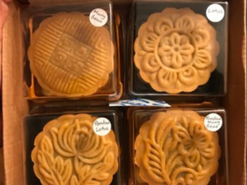 Selling: Mooncakes - 4 choices of fillings
