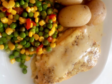 Pre-order: salmon and potatoes with pea salad