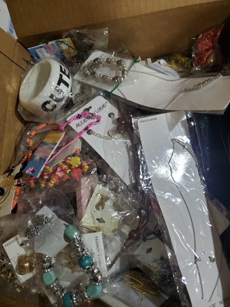  500 Pieces Costume Jewelry Mixed Lot