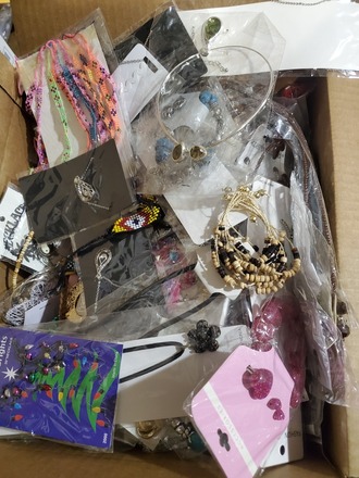  500 Pieces Costume Jewelry Mixed Lot