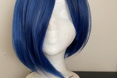 Selling with online payment: short asymmetrical blue wig