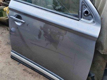 Selling with online payment: 2020 Mitsubishi Outlander front passenger door