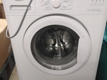 À vendre: Machine à laver wihrlpool pour pièces ou à réparer 