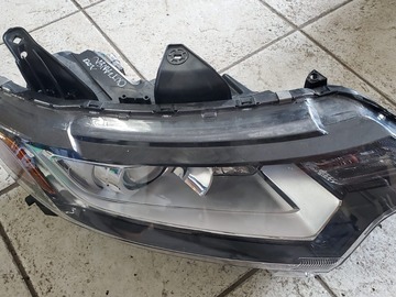 Selling with online payment: B0095 2020 Mitsubishi Outlander right headlight (halogen)