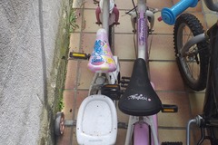 À vendre: 4 vélos enfants pour pièce ou à réparer. 