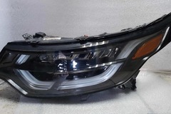 Selling with online payment: B0147 2020 Land Rover Discovery driver headlight