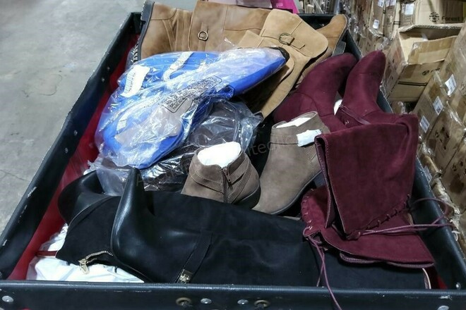 20 lbs huge lot of just fab used/broken shoes mixed sizes