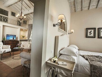 Suites For Rent: Suite Montepulciano │ Hotel Lupaia  │ Torrita di Siena