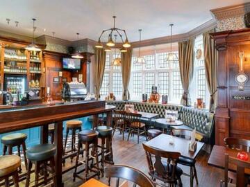 Book a table: SW1V | Traditional pub with worker-friendly layout and great food