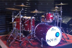 Renting out: Final Cry Custom Drums red sparkle