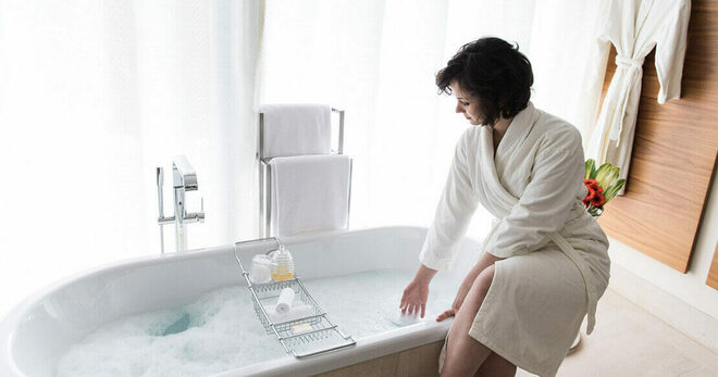 Bath wedge pillow for straight discount sided bathtub