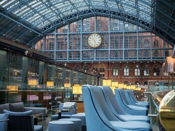 Book a table: Sparkling conversations, time-stopping views & plenty workability