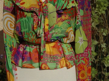 Sale retail: blouse en mousseline de soie multicolore réalisée à la main 