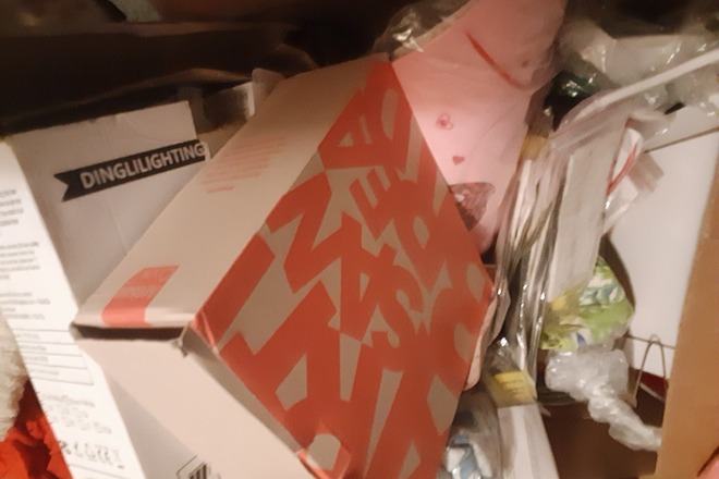 General/electronics  mix.  Box 