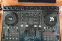 Alquilar un artículo: DJ Mixeripöytä (Traktor Kontrol S4)