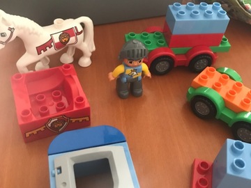 Vente avec paiement en ligne: Lego Duplo chevaliers et voitures 