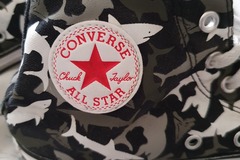 Selling with online payment: Shark design Size US5 Converse hightops