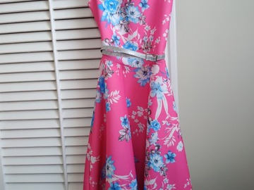 Selling with online payment: Pink florle dress with thin sliver belt